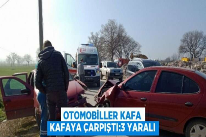 OTOMOBİLLER KAFA KAFAYA ÇARPIŞTI:3 YARALI