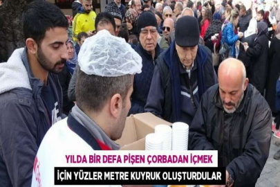 YILDA BİR DEFA PİŞEN ÇORBADAN İÇMEK İÇİN YÜZLER METRE KUYRUK OLUŞTURDULAR