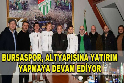 Bursaspor, altyapısına yatırım yapmaya devam ediyor - Üç futbolcuya profesyonel imza attırıldı