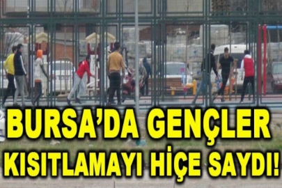 İnegöl'de gençler kısıtlamayı hiçe sayıp top oynadı