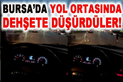 Bursa’da canlarını hiçe saydılar.. Hızla akan trafikte yolun karşısına geçmeye çalıştılar