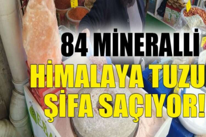 Tarihî Tuz Pazarı’nda değirmende Himalaya tuzu öğütüp satıyor