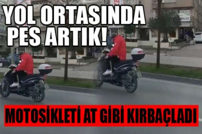 Ana yolda motosikleti at gibi kırbaçladı