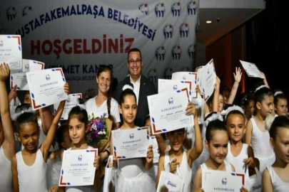 Mustafakemalpaşa’nın küçük kursiyerleri sertifikalarını aldı