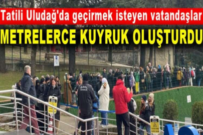 Tatili Uludağ'da geçirmek isteyen vatandaşlar, teleferikte metrelerce kuyruk oluşturdu