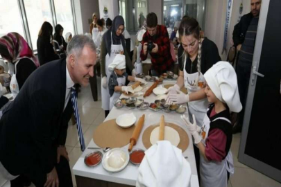 Minik aşçıların ellerinden ‘İnegöl köfteli pizza’