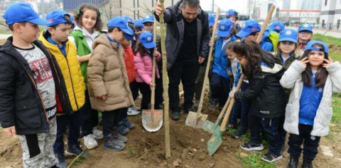 Nilüfer’de öğrenciler gelecekleri için fidan dikti