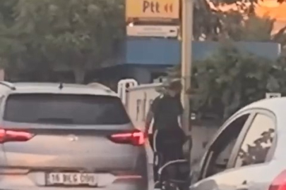 Trafikte şaşırtan anlar böyle kaydedildi