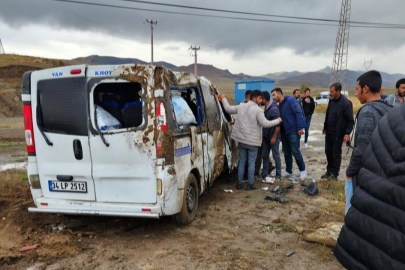 Yolcu minibüsü takla attı yaralılar var!