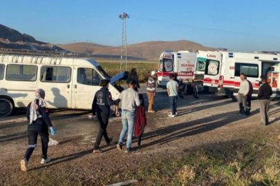 Kayseri'de tarım işçilerini taşıyan minibüs ile yakıt tankeri çarpıştı: 15 yaralı