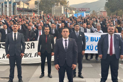 Bursa Ülkü Ocakları Çarşamba’yı Türk Bayrakları ile donattı!