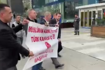 MHP'liler Starbucks'taki gençleri Türk kahvesi içmeye davet etti