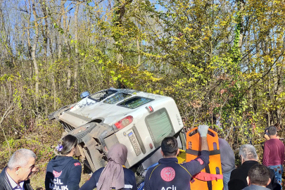 Yolcu minibüsü yoldan çıktı: 1 ölü, 11 yaralı