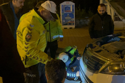 Durdurulan otomobilin motorundaki süpriz! Polis böyle kurtardı