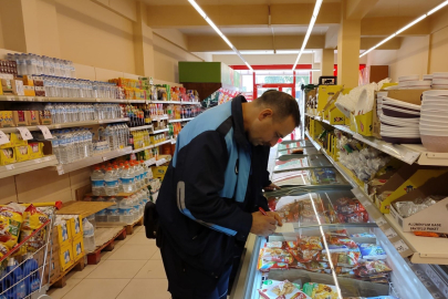 Zabıta ekiplerinden gıda denetimi o ilçedeki marketlere