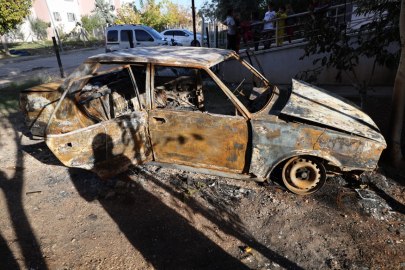 Önce oğlunu dövdüler sonra otomobili yaktılar