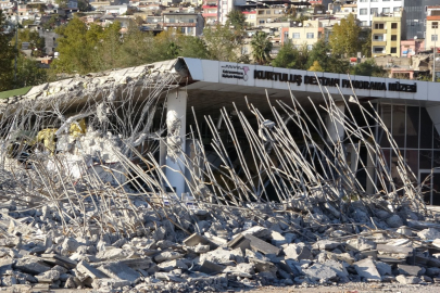 Kahramanmaraş’ta ikinci ’saçma yapı’ yıkılıyor