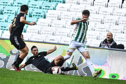 Bursaspor kendi sahasında berabere kaldı! Liderden 1 puan aldı