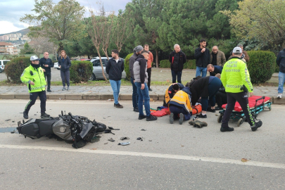 Motosiklet ve ticari taksi çarpıştığı feci kaza: Yaralılar var