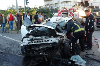 Antalya’da otel servisi ile otomobil çarpıştı: 2 ölü, 14 yaralı