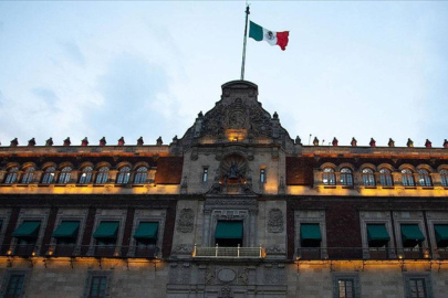 Meksika’da Protestocular Araçla Başkanlık Sarayı’na Daldı