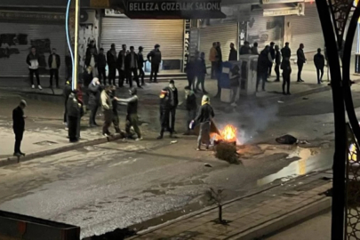 Van'daki Protestolar: Seçim Sonuçlarına Tepki Mi?