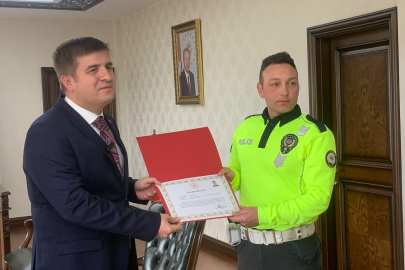 Kazayı Önleyen Kahraman Polise Başarı Belgesi Verildi