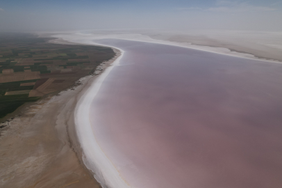 Tuz Gölü Pembeleşmeye Başladı, Turistler Akın Etti