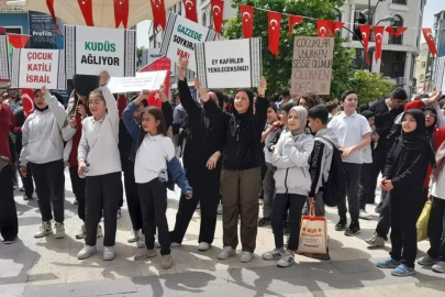 Sındırgılı Öğrencilerden  Filistin'inin Yanındayız Yürüyüşü