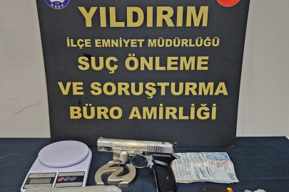 Polisler yasaklı madde satıcılarını yakalamak için birden fazla kılığa girdi