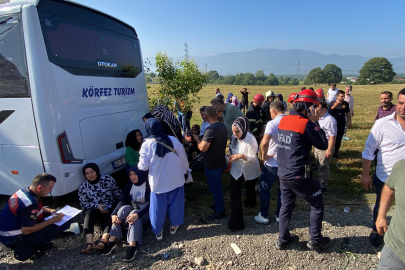 İşçi Servisi ile Kamyon Kafa Kafaya Çarpıştı Yaralılar Var