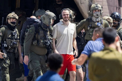  İsrail Askerlerinden Deterjan Kamyonları ve Hamas Sembolleriyle Rehine Kurtarma Operasyonu!