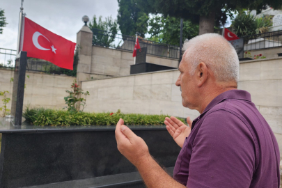 Zonguldak'ta Vatandaşlar Arife Günü Mezarlık Ziyaretleri Yaptı