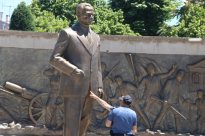 Kayseri Cumhuriyet Meydanı'nda Atatürk Büstüne Saldırı!