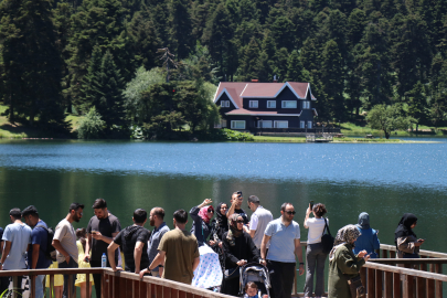 Tatilciler, Bolu'nun Doğa Harikasına Akın Etti