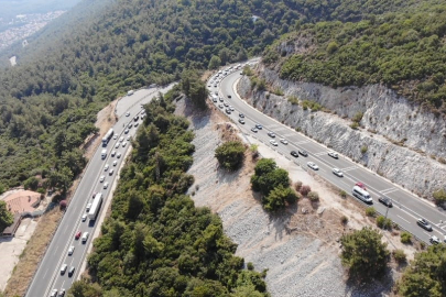 Muğla'da Sakar Geçidi'nde Otobüs Arızası: 40 Derece Sıcakta Trafik Kabusa Döndü