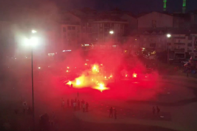 Futbol Takımının Taraftar Grubu Kutlama Yaparken Yangın Çıkardı!