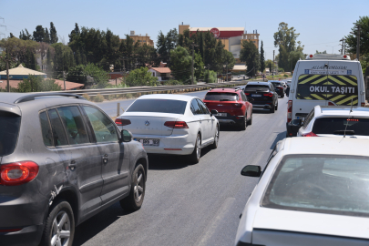 Ege’de Trafik Çilesi: Tatilciler Kuşadası, Didim ve Bodrum Yollarında Araç Kuyruğu Oluşturdu