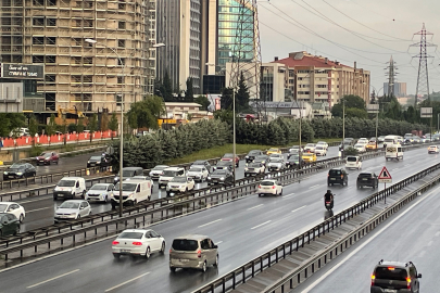 İstanbul'da Sağanak Yağış: Trafikte Büyük Aksamalar