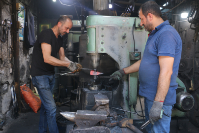 Diyarbakır'da Ateşin Önünde 24 Yıldır Baba Mesleğini Sürdüren Cesur Eller