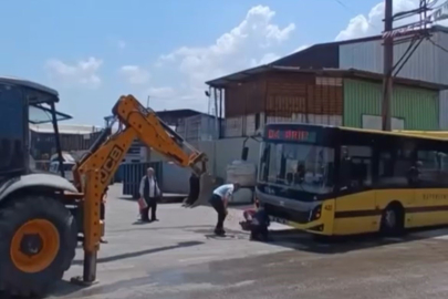 Bursa'da Halk Otobüsü Çukura Düştü