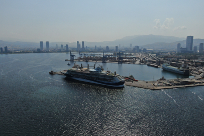 İzmir’de Kruvaziyer Bereketi: Marella Discovery 1800 Yolcuyla Geldi!