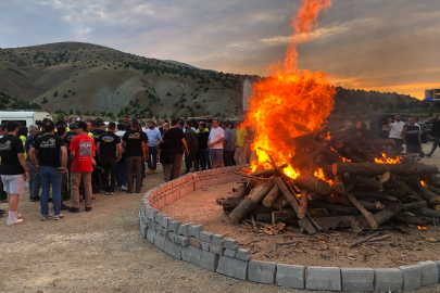 Dev Kamp Ateşi Yakıldı, Vali Yanma Tehlikesi Atlattı