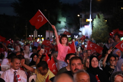 Esat Kabaklı ile 'Milletin Zaferi' Konseri İzleyenleri Büyüledi