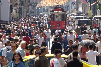 Taksim’de vatandaşların sıcak ile imtihanı