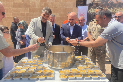 Saray'da bin kişilik aşure ikramı