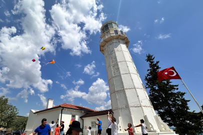 Çocukların uçurtma neşesinde ev sahibi Hora Feneri