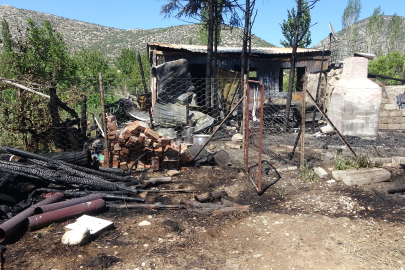 Yangın sonucu bağ evi küle dönerken 1 kişi de yaralandı