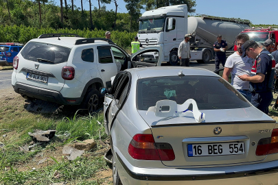 İznik'te iki otomobil kafa kafaya çarpıştı: 5 yaralı!