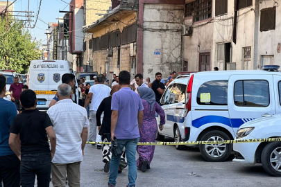 Pres makinesinin arasında kalan işçi hayatını kaybetti